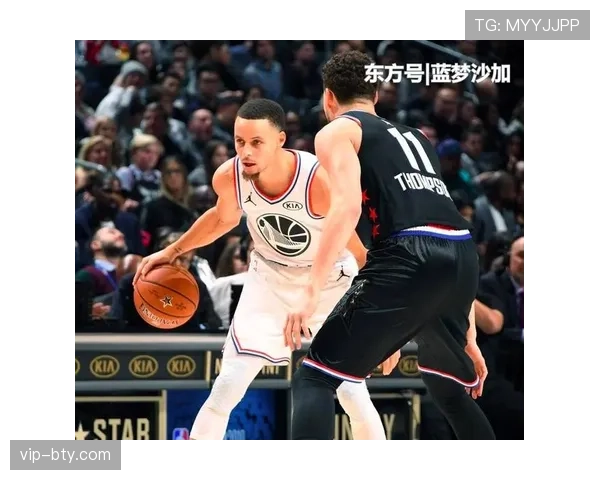 迪马利亚vs阿尔维斯:边路攻防的经典对决解析 迪马利亚vs阿尔维斯:边路攻防的经典对决解析